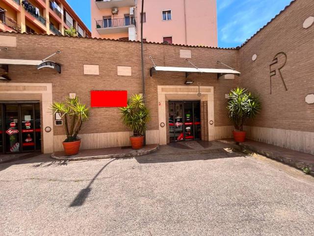 Locale Commerciale in vendita a Libertà, Benevento