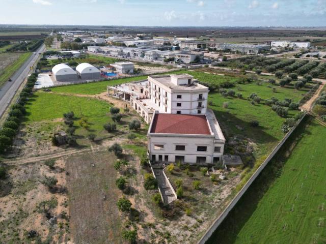 Locale Commerciale in vendita a Puglia, Taranto