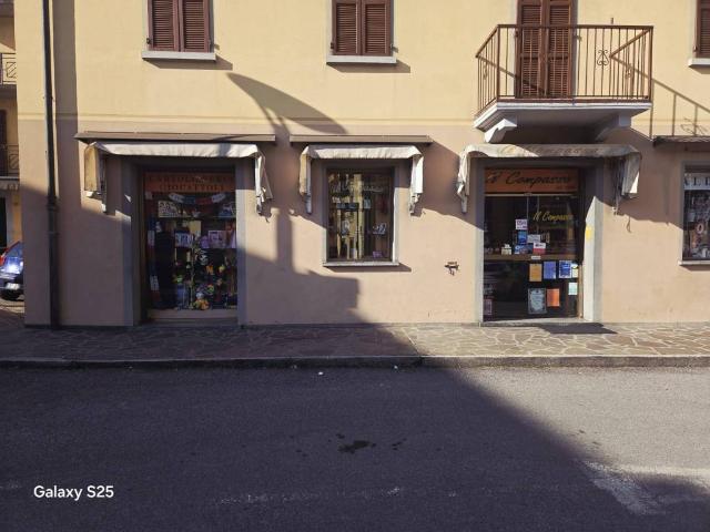 Locale Commerciale in vendita a Comunità Montana della Valle Brembana, San Giovanni Bianco