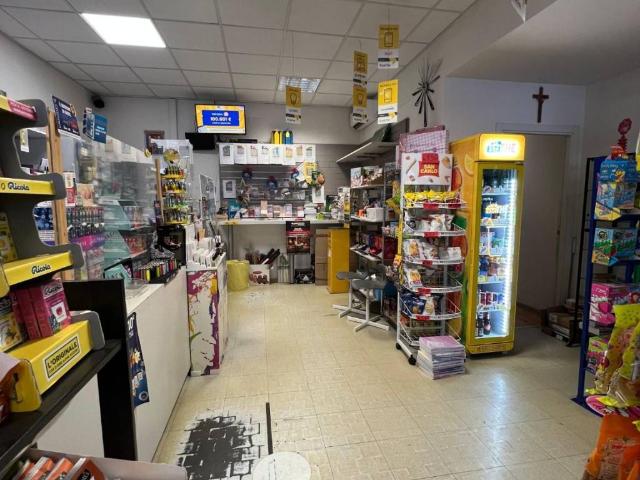 Locale Commerciale in vendita a Unione Terre d'Acqua, San Giovanni In Persiceto