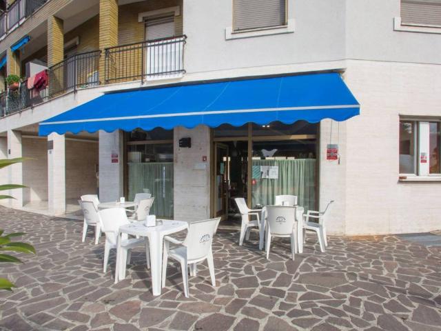 Locale Commerciale in vendita a San Giuliano Milanese, Lombardia