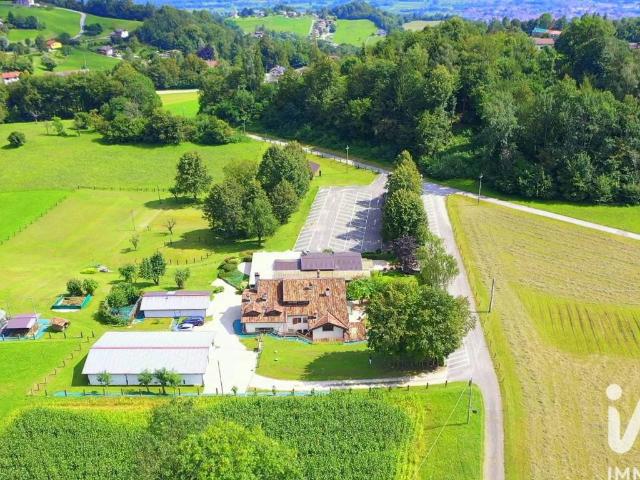 Locale Commerciale in vendita a San Gregorio Nelle Alpi, Veneto