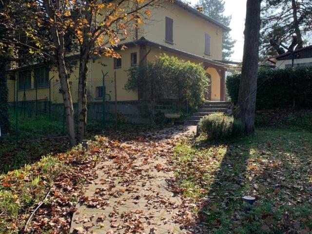 Locale Commerciale in vendita a San Lazzaro, Reggio Emilia