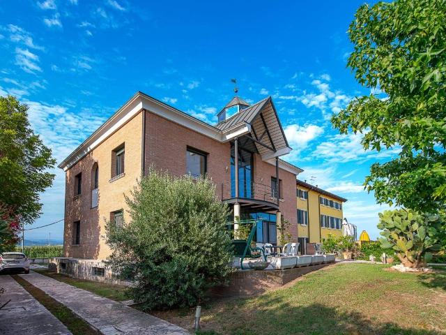 Locale Commerciale in vendita a Mambrotta, San Martino Buon Albergo