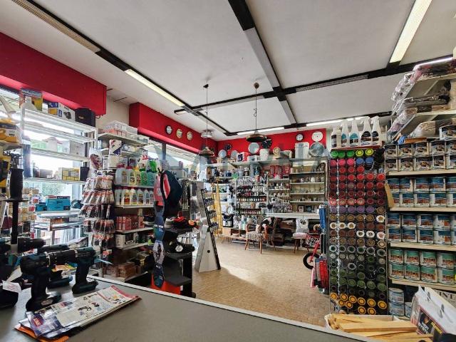 Locale Commerciale in vendita a San Mauro Pascoli, Reggio Emilia
