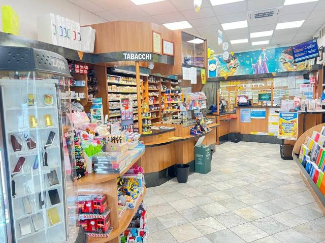 Locale Commerciale in vendita a Lido dei Pini, San Michele Al Tagliamento