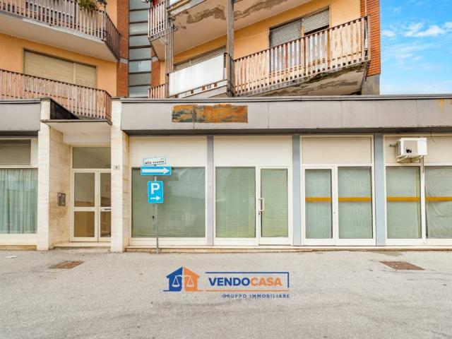 Locale Commerciale in vendita a Piemonte, Cuneo