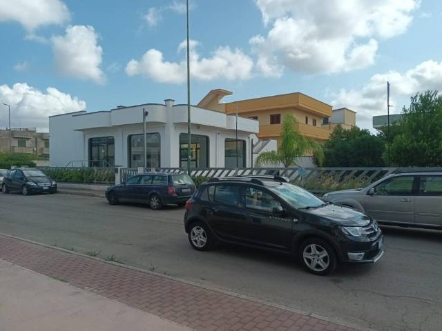 Locale Commerciale in vendita a Puglia, Brindisi