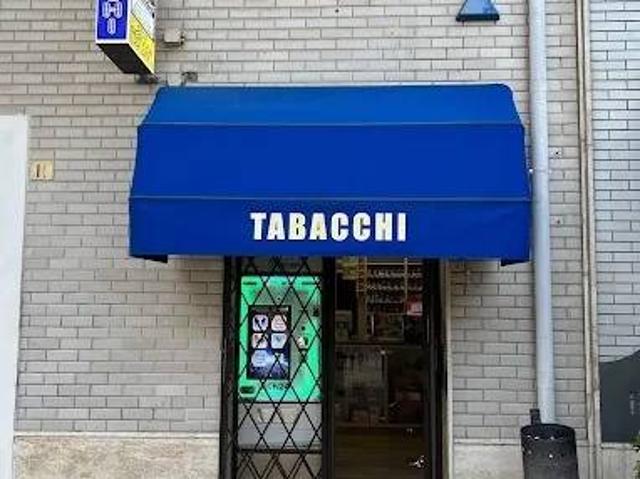 Locale Commerciale in vendita a Puglia, Lecce