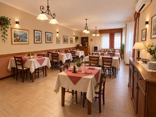 Locale Commerciale in vendita a Sannazzaro de' Burgondi, Pavia