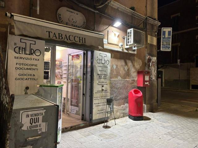 Locale Commerciale in vendita a Puglia, Bari
