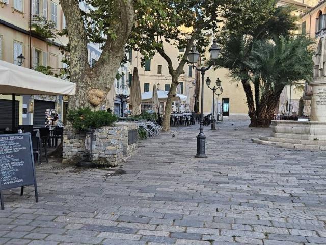 Locale Commerciale in vendita a San Remo, Liguria