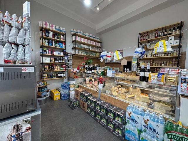 Locale Commerciale in vendita a Poggio di Sanremo, San Remo