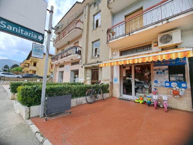 Locale Commerciale in vendita a Sant'agata De' Goti, Campania