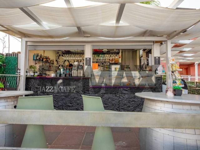 Locale Commerciale in vendita a Sant'alessio Siculo, Sicilia