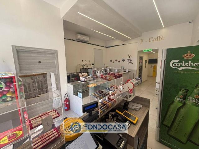 Locale Commerciale in vendita a Sant'antimo, Campania