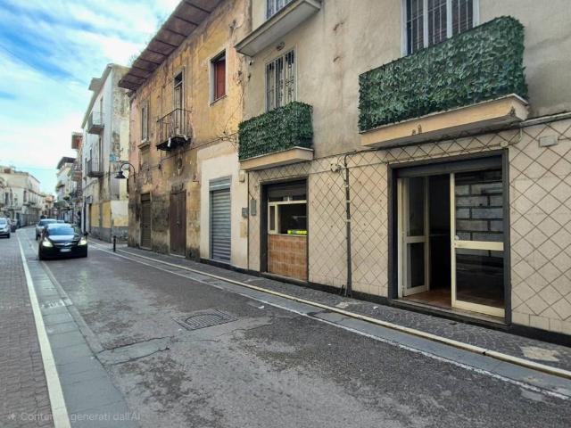 Locale Commerciale in vendita a Sant'antimo, Campania