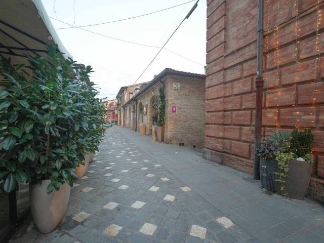 Locale Commerciale in vendita a Unione di comuni Valmarecchia, Santarcangelo Di