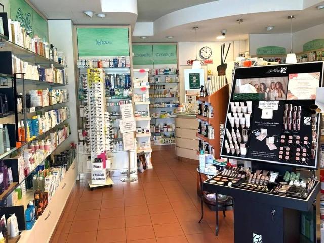 Locale Commerciale in vendita a Santarcangelo di Romagna, Rimini