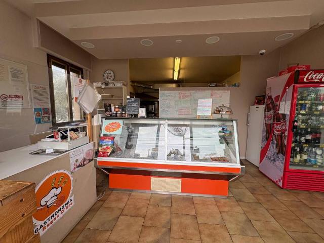 Locale Commerciale in vendita a Unione di comuni Valmarecchia, Santarcangelo Di