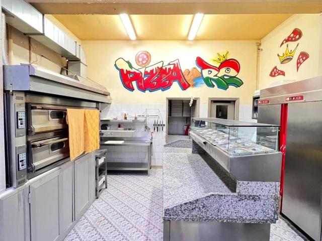 Locale Commerciale in vendita a Val d’Enza, Re