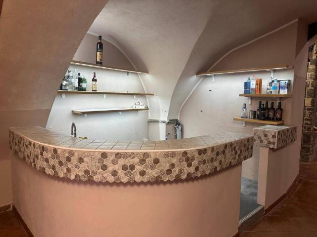 Locale Commerciale in vendita a Cavi, Santo Stefano Al Mare