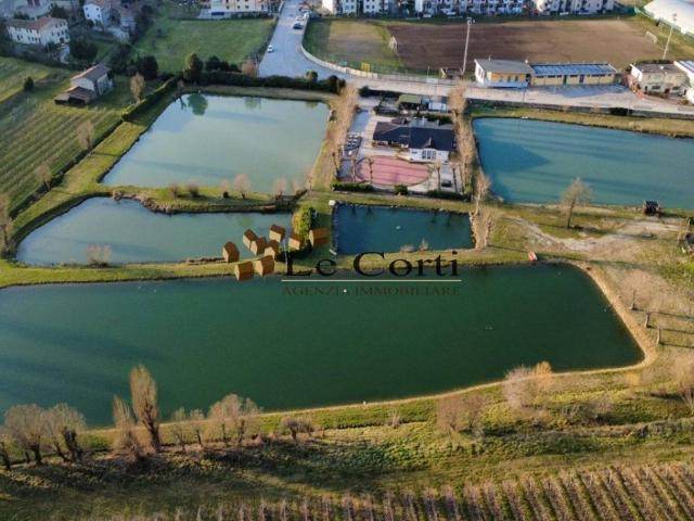 Locale Commerciale in vendita a Sarego, Veneto