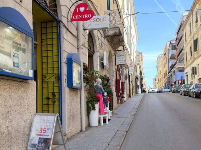 Locale Commerciale in vendita a Cappuccini, Cala Di Volpe
