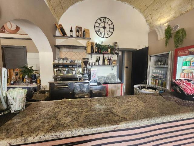 Locale Commerciale in vendita a Cappuccini, Cala Di Volpe