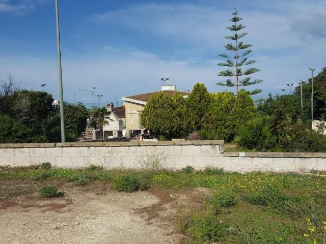 Locale Commerciale in vendita a San Giovanni, Cala Di Volpe