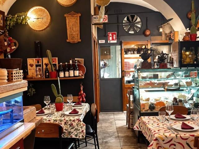 Locale Commerciale in vendita a Cappuccini, Cala Di Volpe