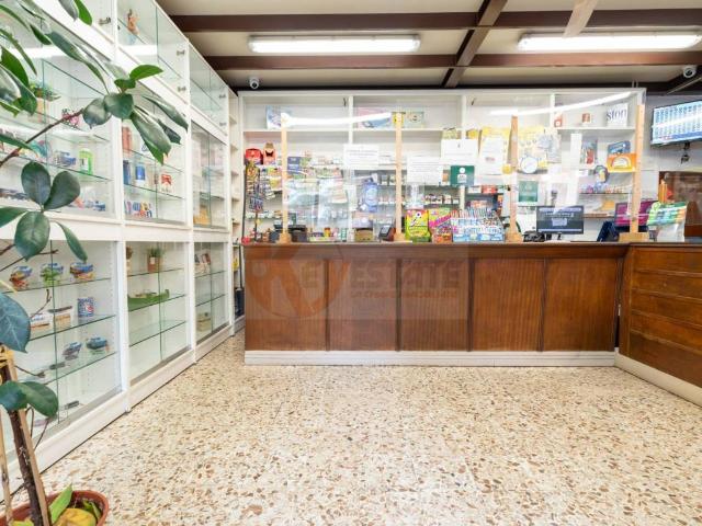 Locale Commerciale in vendita a Rizzeddu, Cala Di Volpe
