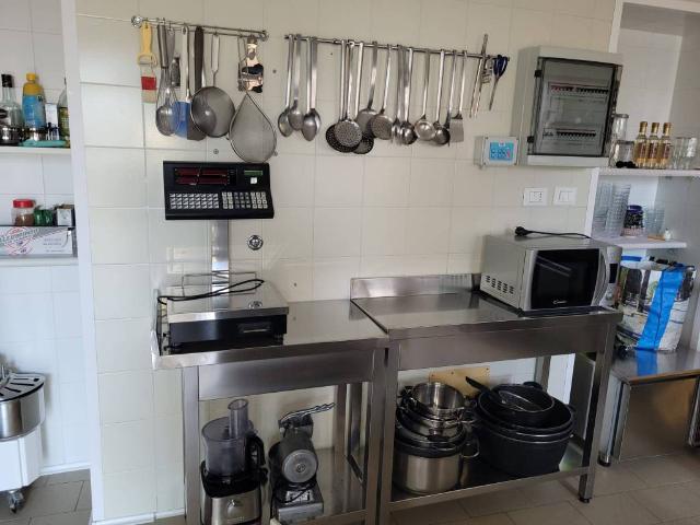Locale Commerciale in vendita a Scaldasole, Lombardia