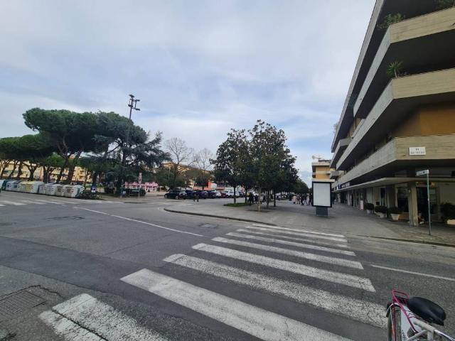 Locale Commerciale in vendita a Scandicci, Toscana