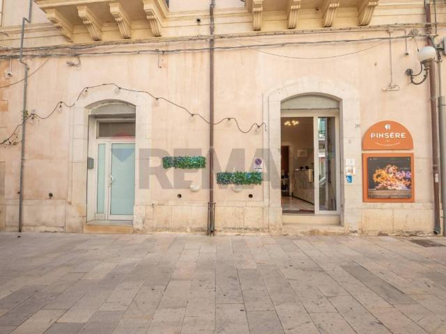 Locale Commerciale in vendita a Balata, Cava D'aliga