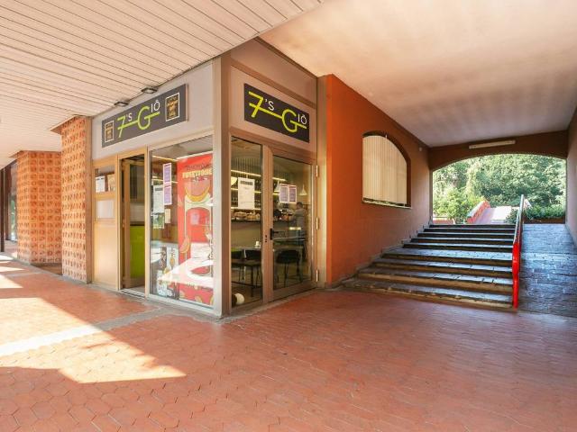 Locale Commerciale in vendita a Rovagnasco, Segrate