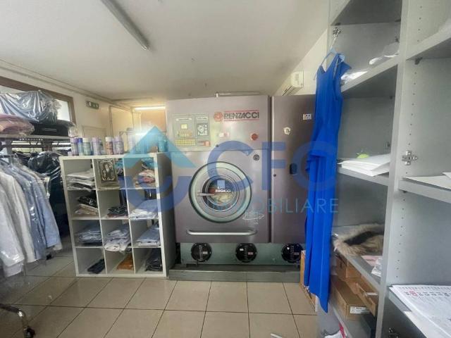 Locale Commerciale in vendita a Rovagnasco, Segrate