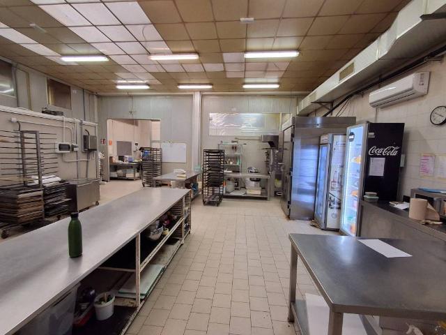 Locale Commerciale in vendita a Rovagnasco, Segrate