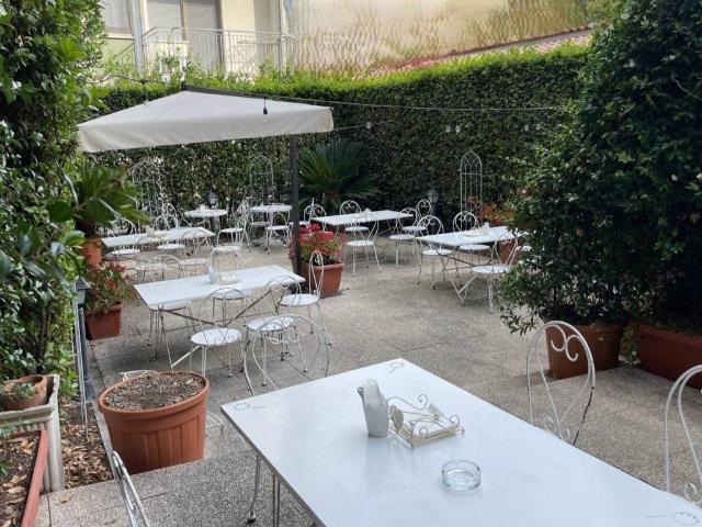 Locale Commerciale in vendita a Rione Porto, Marche