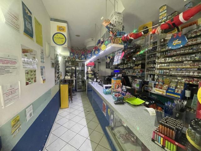 Locale Commerciale in vendita a Saline, Marche