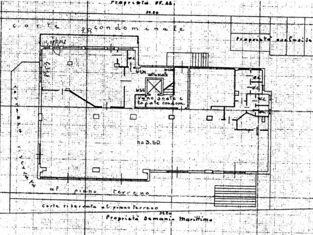 Locale Commerciale in vendita a Senigallia, Ancona