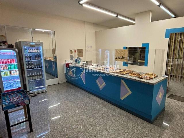 Locale Commerciale in vendita a Vivere Verde, Senigallia