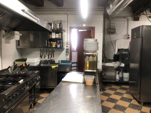 Locale Commerciale in vendita a Rione Porto, Marche