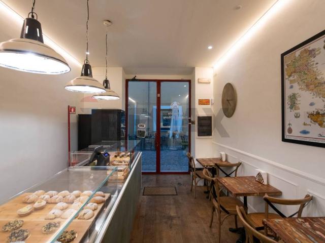 Locale Commerciale in vendita a Rione Porto, Marche