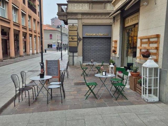 Locale Commerciale in vendita a San Rocco, Seregno