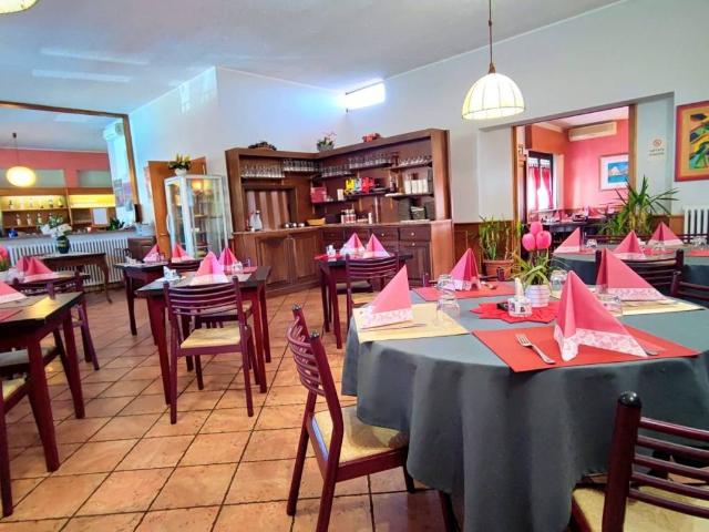 Locale Commerciale in vendita a Stallazzo, Sesto Calende