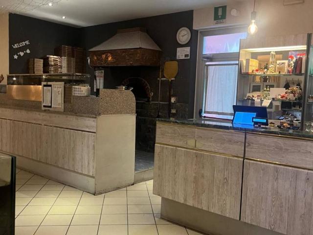 Locale Commerciale in vendita a Mulini, Sesto Calende