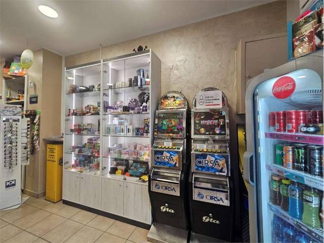 Locale Commerciale in vendita a Colonnata, Sesto Fiorentino