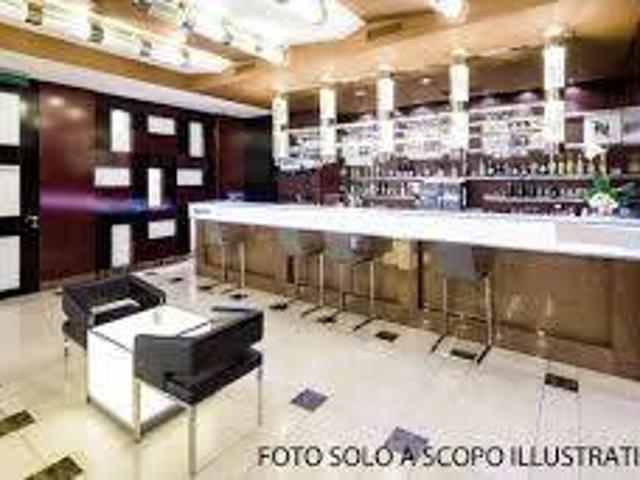 Locale Commerciale in vendita a Villaggio Olimpia, Piemonte