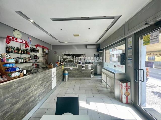 Locale Commerciale in vendita a Seveso, Lombardia